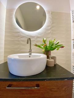 Quiet and chic Studio with AC - 10 min to the centre - 1