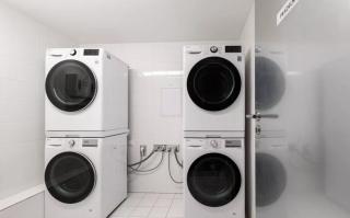 Quiet Warm studio, 5 min to Metro A, airport link, fast Wi-Fi - Prague - 1