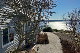 Sunset Studio - Tyee Beach - 9