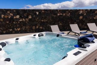 Exclusive 6 bedrooms Villa in Lanzarote - Ocean & Volcano Views, Private Pool, Jacuzzi & Gym - Mácher - 3