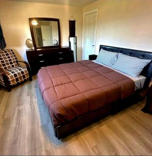 Kingstowne 2 Bedroom Cozy Townhome - Silver Springs - 6