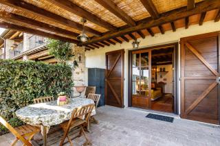 Top of hill, with view on Siena, Chianti and Crete - Montaperti - 0