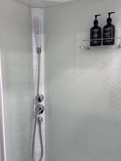 Spacious modern city centre - 4