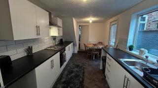 Double Bed - Fast WiFi - Free Parking - 1 Bedroom in 4 Bedroom House PS3 - Grimsby - 5