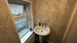 King Bed - Fast WiFi - Free Parking - 1 Bedroom in 4 Bedroom House PS1 - Grimsby - 6