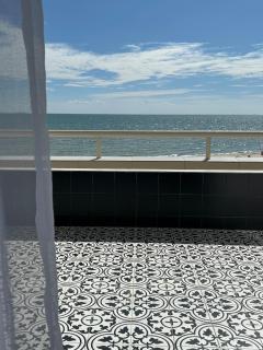 Casa Melati Beachfront with Massage Chair and Bathtub - 6