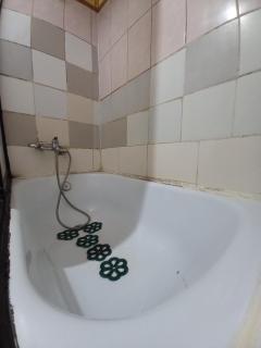 Cabaña con muro de escalada - 1