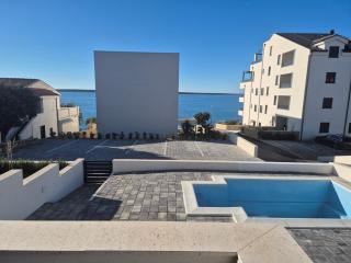 Sunshine Apartment Complex with a Pool by the Beach - Mandre, Pag - Mandre - 9
