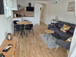 Sunshine Apartment Complex with a Pool by the Beach - Mandre, Pag - Mandre - 4