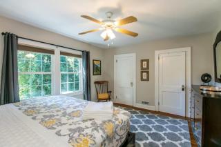 Roomy 5BR Bungalow with Backyard, Walk to Downtown - 7