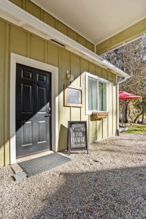 Quiet Waterfront Cottage on the Little Spokane River - - 5