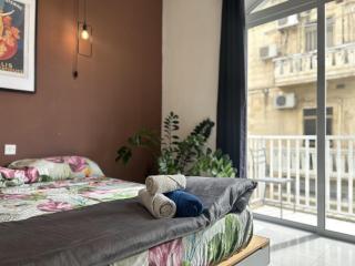 Sliema Central with Balcony Airconditioned and Comfortable Self Check IN - Il-Gżira - 6