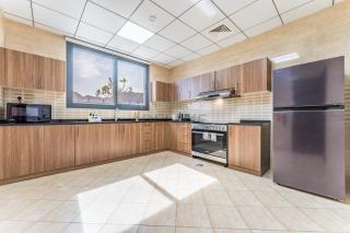 Overlooking Pool & Sea Views Villa with BBQ Facility, Sharm - Al Dana Villa, Al Dana Island by Deluxe Holiday Homes - Fujaira - 3