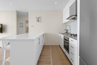 Modern Apartment with City View - Melbourne - 2