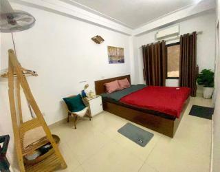 Centre Alley House & Travel - 3