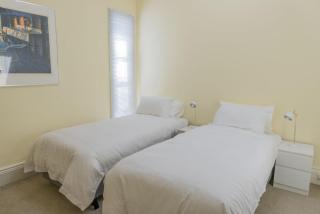 Bright Home with Garden and Relaxing Spa Bath - Melbourne - 2