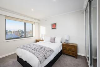Central to Everything Spacious 1 Bedroom Apartment - 7