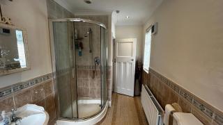 Contractors - NHS Staff - Next to Hospital - 1 Bedroom in 4 Bedroom House SR1 - Scartho - 2