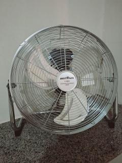 CASA - localizada no centro de Campo Grande - 2 quartos com ar e garagem para 2 carros - 3