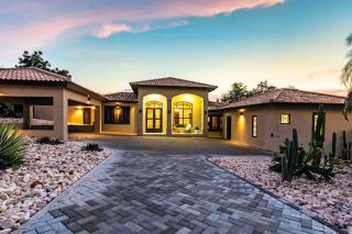 Villa Leon Spacious Tropical Villa with pool and outdoor kitchen - 1