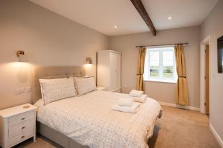 Swallow's Nest, farm get away with hot tub -  - 7