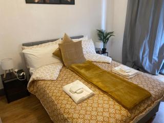 4BR Home in Great Location close to Transport - Liverpool - 5