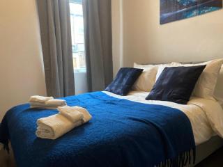 4BR Home in Great Location close to Transport - Liverpool - 2