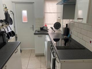 4BR Home in Great Location close to Transport - Liverpool - 7