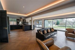 King Bed - En-Suite, Walk-In Wardrobe & Fast WiFi - 1 Bedroom in 4 Bedroom House HA1 - Humberston - 1