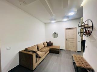 Modern & Chic 2-Bedroom Apartment with Balcony and Stunning Panoramic City Views, Steps from Republic Square & Northern Avenue - Erevan - 7