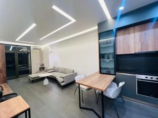 Modern & Chic 2-Bedroom Apartment with Balcony and Stunning Panoramic City Views, Steps from Republic Square & Northern Avenue - Erevan - 3