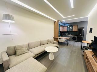 Modern & Chic 2-Bedroom Apartment with Balcony and Stunning Panoramic City Views, Steps from Republic Square & Northern Avenue - Erevan - 7
