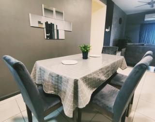 Le-Gris, Homestay Puncak Alam Free WIFI & Netflix! - Bandar Puncak Alam - 2