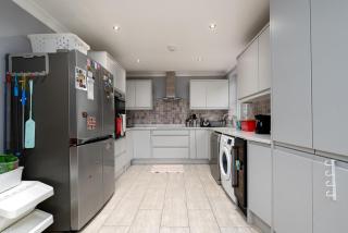 GuestReady - Family retreat in London - 6