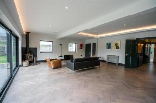 King Bed - En-Suite, Fast WiFi & Ample Parking - 1 Bedroom in 4 Bedroom House HA2 - Humberston - 4