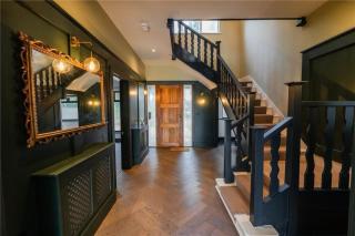 King Bed - En-Suite, Fast WiFi & Ample Parking - 1 Bedroom in 4 Bedroom House HA4 - Humberston - 9