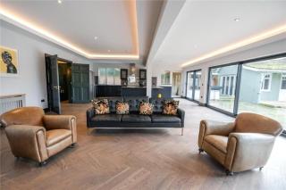 King Bed - En-Suite, Fast WiFi & Ample Parking - 1 Bedroom in 4 Bedroom House HA4 - Humberston - 7