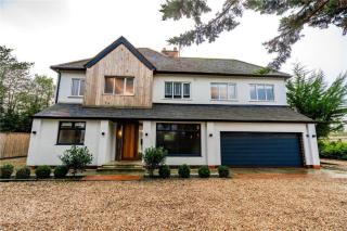 King Bed - En-Suite, Fast WiFi & Ample Parking - 1 Bedroom in 4 Bedroom House HA4 - Humberston - 2