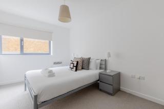 Contemporary 2BD Flat w Patio in East London - Londra - 0