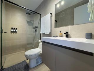 Cozy Apartment with Free Parking Coworking - 5