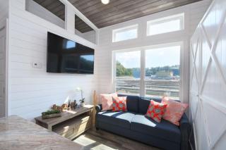 TV Blue Tiny Houseboat at Lake Cumberland Marina - Nancy - 6