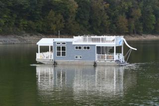 TV Blue Tiny Houseboat at Lake Cumberland Marina - Nancy - 2