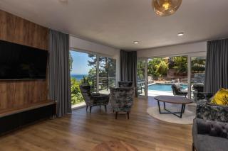 Villa with 6 Bedrooms and Heated Pool - 4
