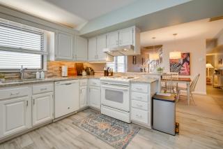 Steps to Beach Townhome with Balcony in Ocean City - 2