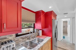 First Floor Deluxe Condo -Updated and Chic - Naples - 2