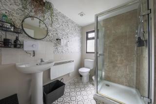 Thorpe Park Lodge - Ground Floor Detached & 2 Free Gated Parking Spaces - Thorpe - 4