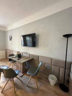 Beautiful 1BR Apt Comfortable Design - Central Located - Wenen - 7