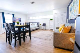 NEW5 LUXURYSTUDIO Nr DISNEY PETSOKprivENTRY - 4