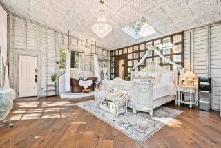 The Swan Treehouse - - 6
