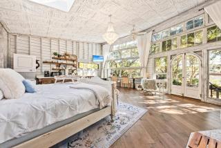 The Swan Treehouse - - 7